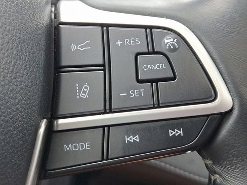 Used 2022 Toyota Highlander XLE AWD/4WD image 23
