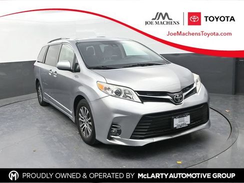 Used 2018 Toyota Sienna XLE FWD image 1