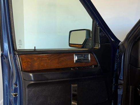 Used 2017 Lincoln Navigator L Select image 12