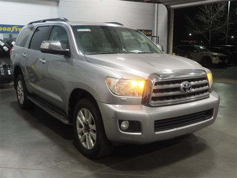 Used 2010 Toyota Sequoia Platinum image 3