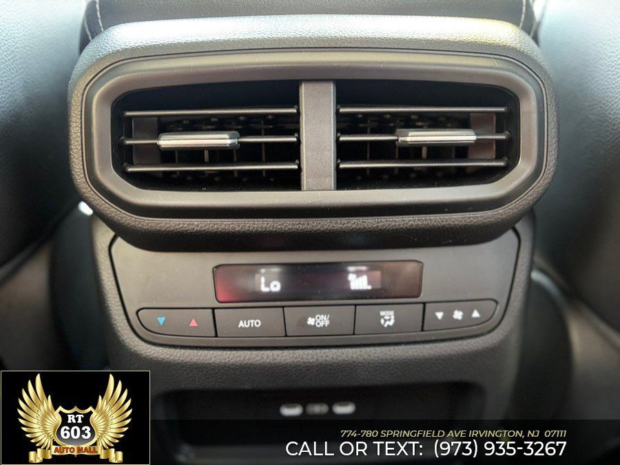 Used 2025 Honda Pilot Touring image 16