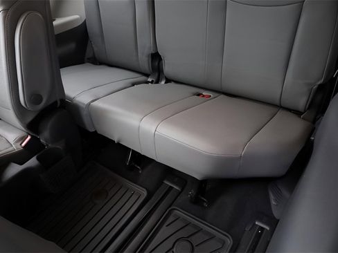 Certified 2024 Toyota Sienna Limited image 24