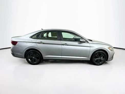 Certified 2023 Volkswagen Jetta SE w/ Panoramic Sunroof Package FWD image 9