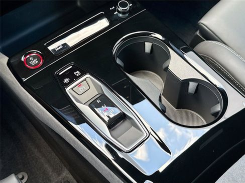 New 2025 Audi SQ6 e-tron Premium Plus AWD/4WD image 17