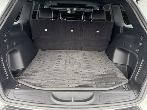 Used 2021 Jeep Grand Cherokee Limited image 12