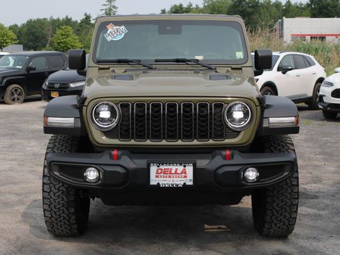 Used 2025 Jeep Wrangler Unlimited Rubicon AWD/4WD image 2