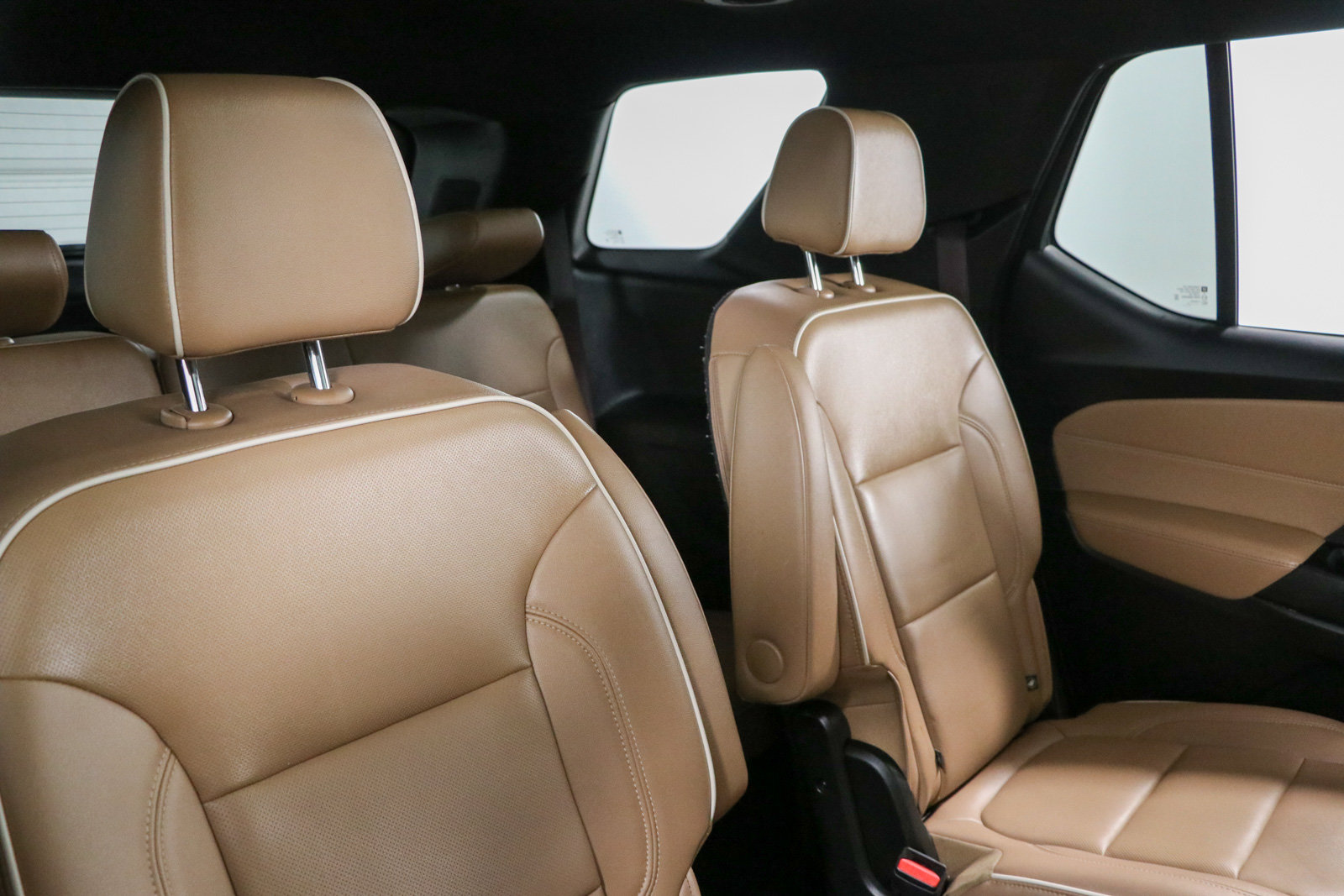 Used 2023 Chevrolet Traverse Premier w/ LPO, Floor Liner Package FWD image 31