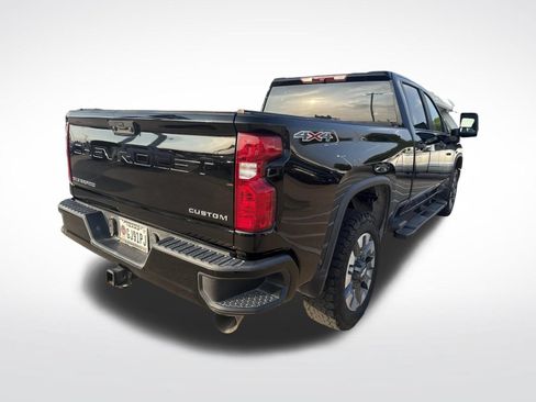 Used 2022 Chevrolet Silverado 2500 Custom w/ Custom Convenience Package AWD/4WD image 8