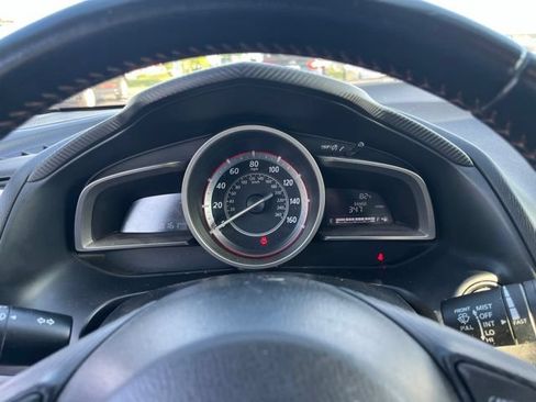 Used 2015 MAZDA MAZDA3 i Touring w/ Technology Package FWD image 19