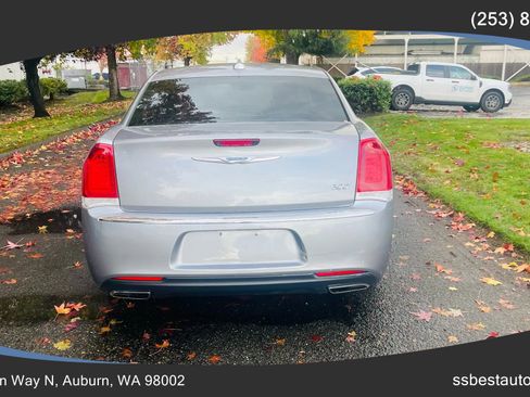 Used 2016 Chrysler 300 Limited image 5