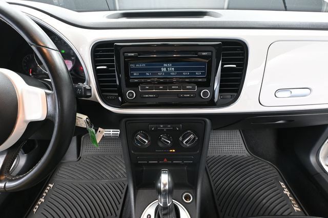 Used 2012 Volkswagen Beetle 2.0T FWD image 21