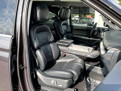 Used 2025 Lincoln Navigator Reserve AWD/4WD image 32