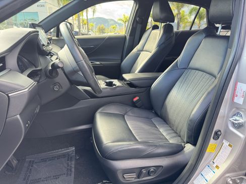 Used 2021 Toyota Venza XLE image 16