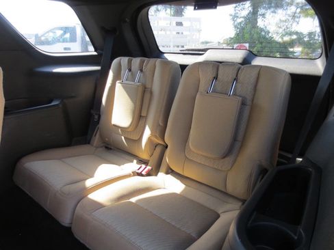 Used 2017 Ford Explorer FWD image 13