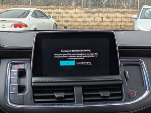 Used 2023 Chevrolet Suburban LT w/ Luxury Package image 19