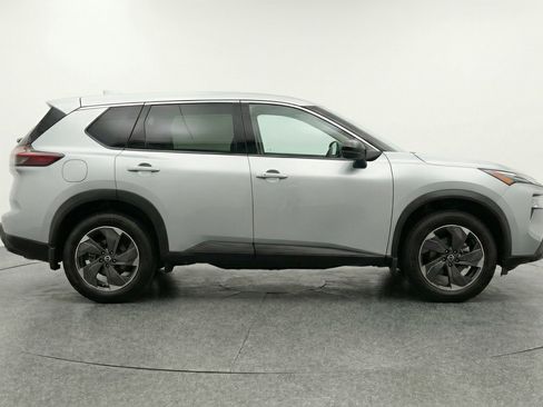Used 2025 Nissan Rogue SV AWD/4WD image 11