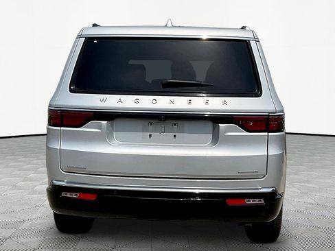 Used 2022 Jeep Wagoneer Series III w/ Premium Group I AWD/4WD image 5