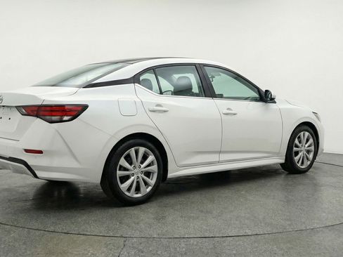 Used 2025 Nissan Sentra S image 9