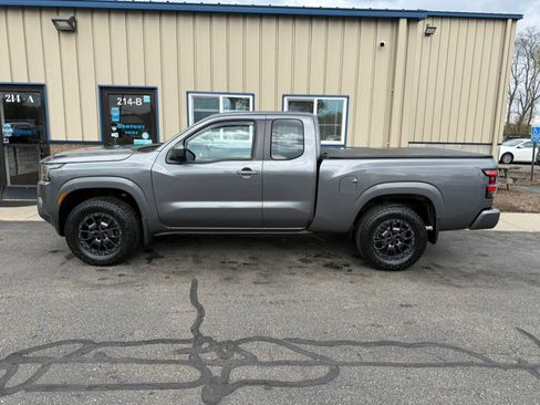Used 2022 Nissan Frontier SV w/ Technology Package AWD/4WD image 3