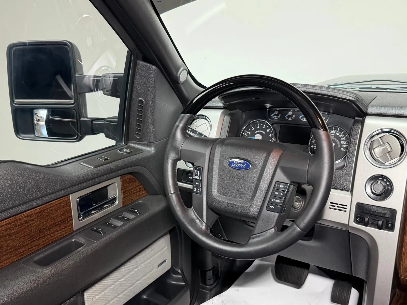 Used 2013 Ford F150 Lariat w/ Luxury Equipment Group AWD/4WD image 21