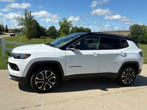 Used 2022 Jeep Compass Limited AWD/4WD image 1