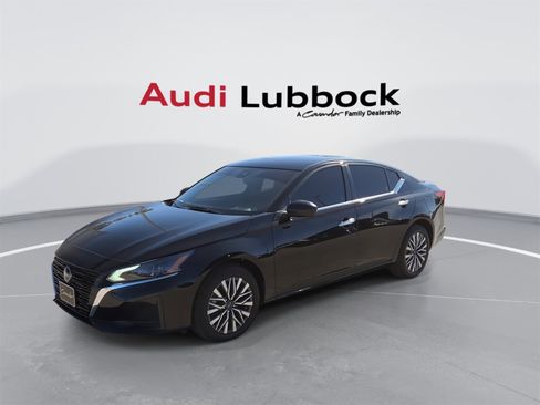 Used 2024 Nissan Altima 2.5 SV image 4