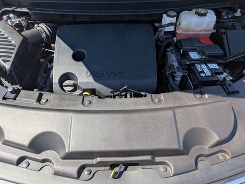 Used 2022 Chevrolet Traverse LT FWD image 32