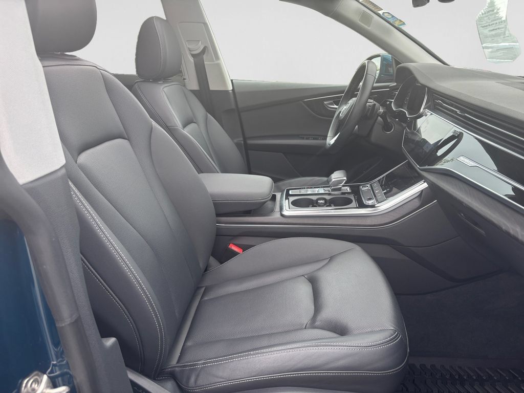 Used 2022 Audi Q8 Premium Plus w/ Premium Plus Package AWD/4WD image 32