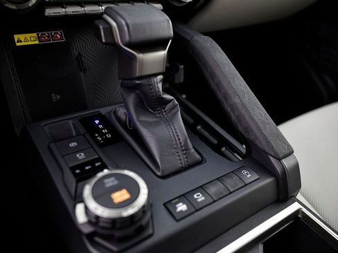 Used 2024 Toyota Tacoma Limited w/ Limited Package (LT) image 41