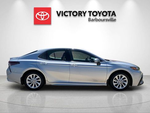 Used 2023 Toyota Camry SE FWD image 6