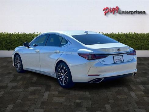 Used 2024 Lexus ES 350 Premium image 2