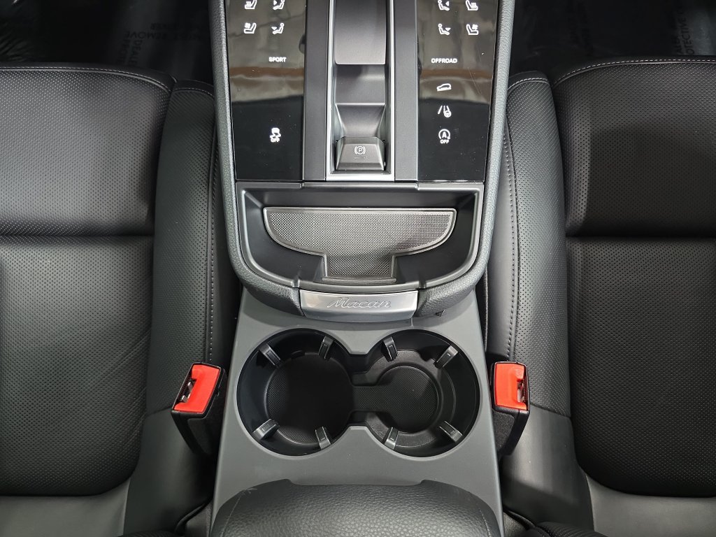Certified 2026 Porsche Macan AWD/4WD image 20