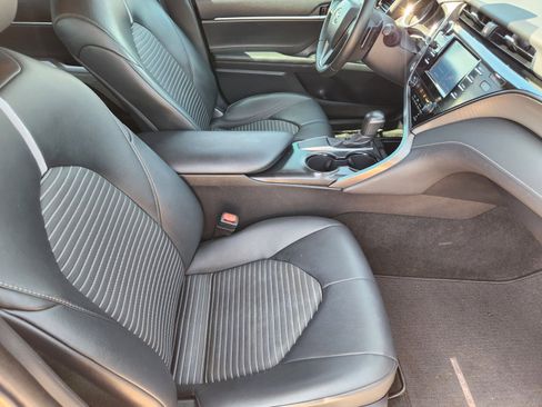 Used 2019 Toyota Camry SE w/ Convenience Package FWD image 11