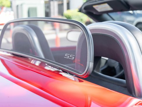 Used 2005 Chevrolet SSR w/ Preferred Equipment Group RWD image 33