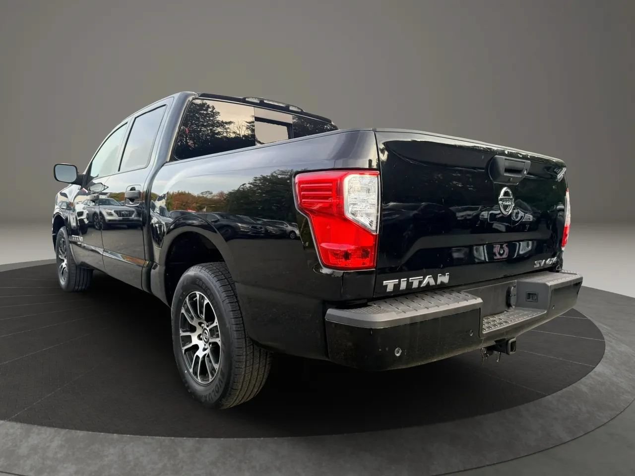 Used 2022 Nissan Titan SV AWD/4WD image 7