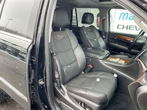 Used 2016 Cadillac Escalade Premium image 28