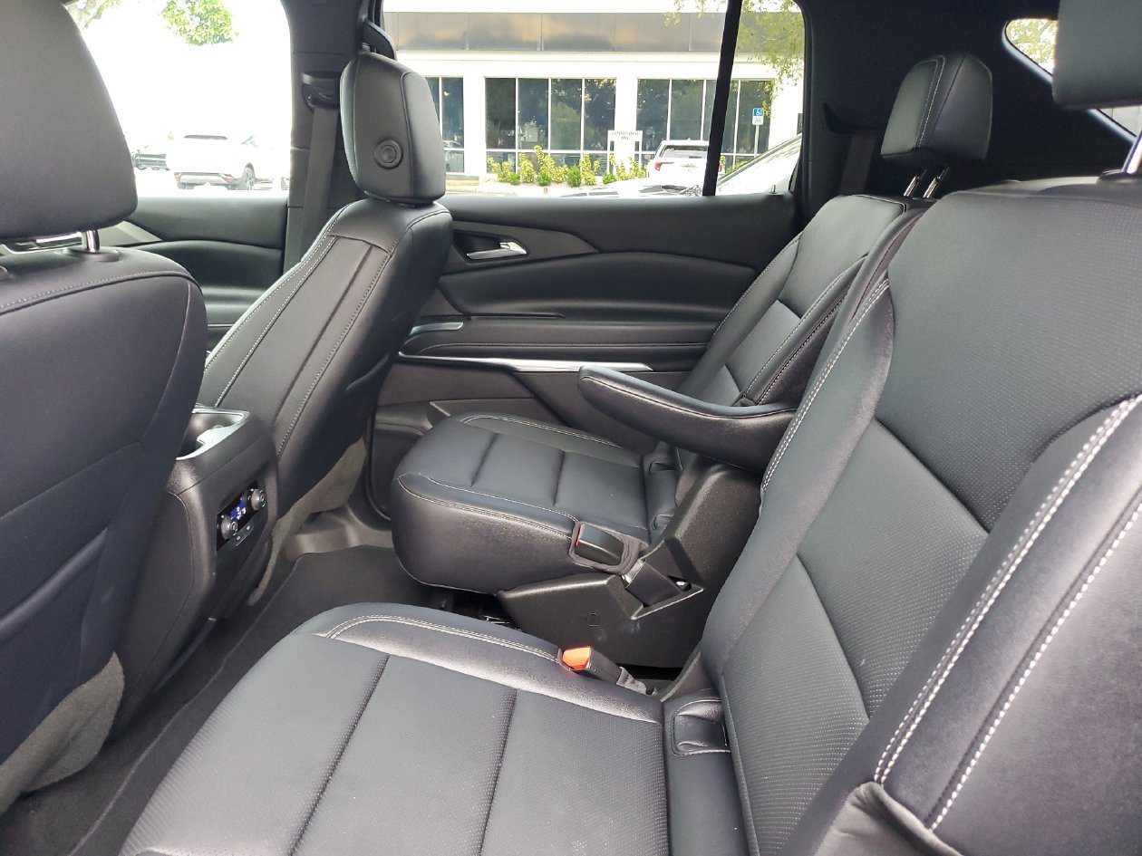 Used 2026 Chevrolet Traverse LT FWD image 9