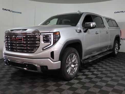 Used 2022 GMC Sierra 1500 Denali w/ Technology Package AWD/4WD image 11
