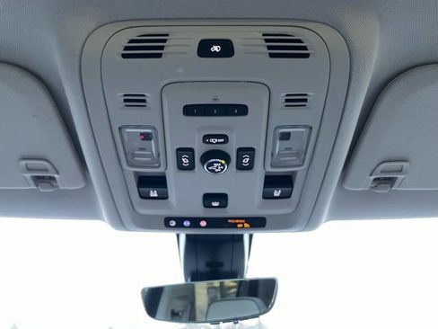 Used 2021 GMC Yukon Denali w/ Denali Premium Package image 23