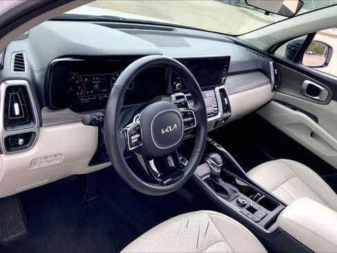 Used 2022 Kia Sorento EX w/ Panoramic Sunroof Package FWD image 17