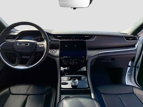 Used 2024 Jeep Grand Cherokee L Limited w/ Luxury Tech Group II image 18