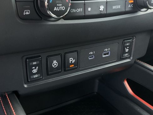 Used 2023 Nissan Frontier PRO-4X w/ Pro Convenience Package AWD/4WD image 25