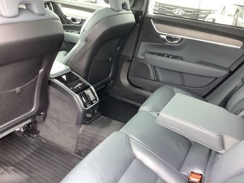 Used 2023 Volvo S90 B6 Ultimate image 19