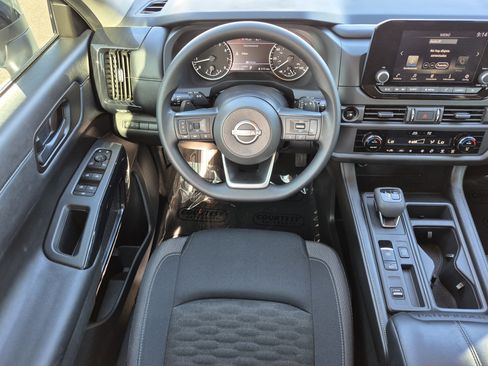 Used 2025 Nissan Pathfinder S FWD image 15