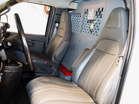 Used 2019 Chevrolet Express 3500 w/ Driver Convenience Package RWD image 33