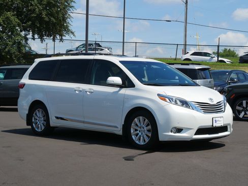 Used 2017 Toyota Sienna Limited Premium AWD/4WD image 4