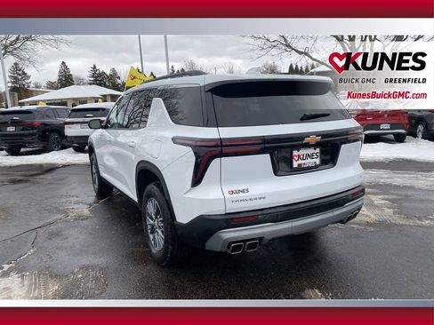 Used 2024 Chevrolet Traverse LT image 8