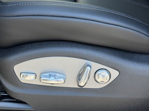 New 2026 Porsche Macan image 23