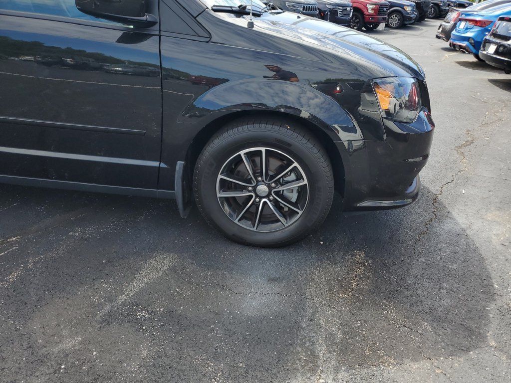 Certified 2016 Dodge Grand Caravan R/T w/ Mopar Premium Addition Group FWD image 5
