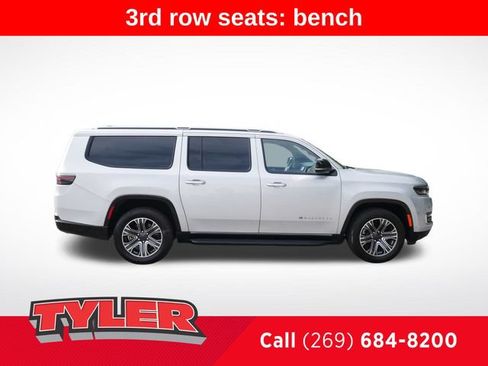 Used 2024 Jeep Wagoneer L Series II w/ Flexible Seating Group AWD/4WD image 9